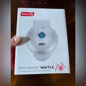 Dash Mini 4" Waffle Maker Non Stick  350 Watts White Brand New!